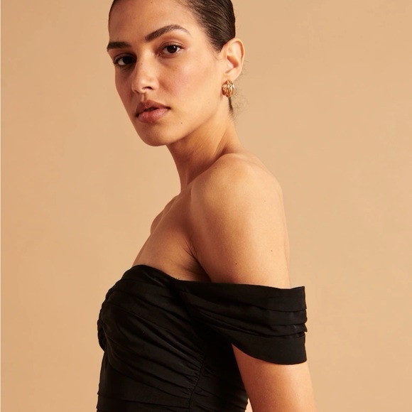 Abercrombie & Fitch Off The Shoulder Ruched Midi Dress Black Size Medium - Picture 2 of 16
